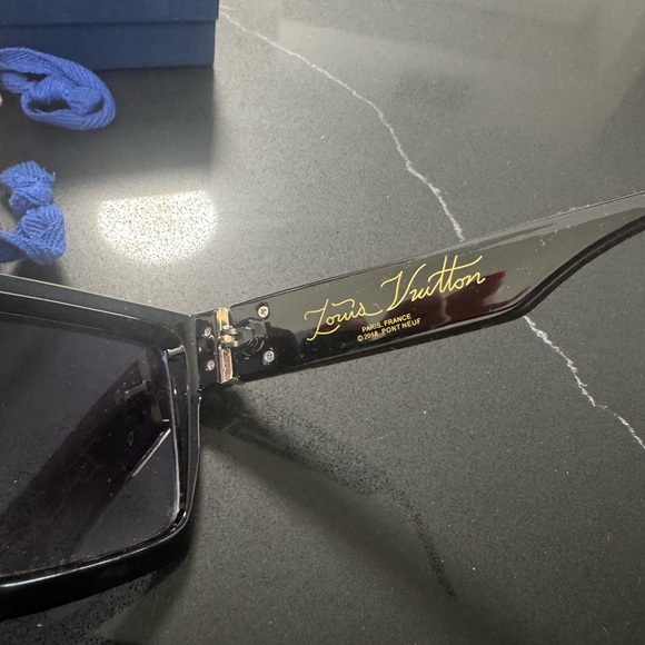 Louis Vuitton sunglasses - Picture 5 of 5